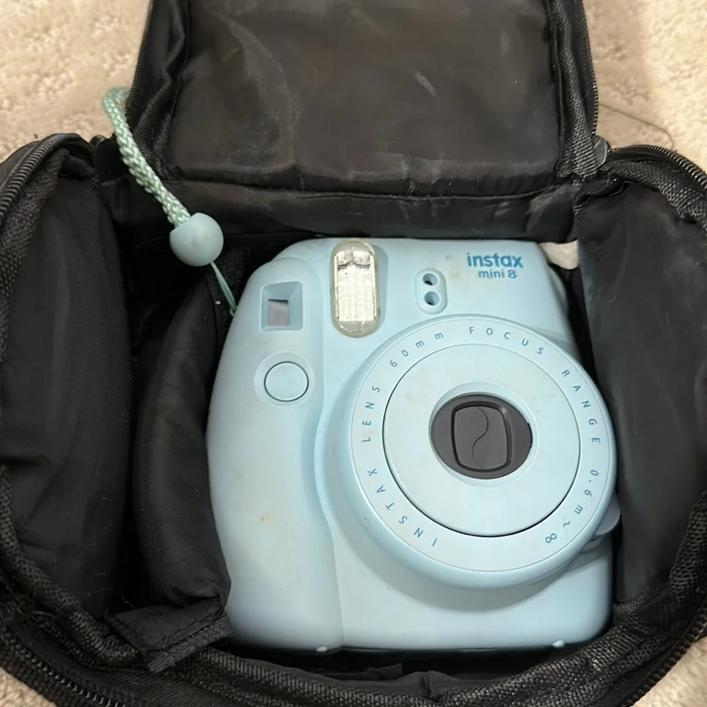 FujiFilm Instax Mini 8 Camera with bag
